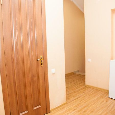 Semi-Luxury Apartment On Zhukovskogo Street 57 Zaporizhia Exterior photo