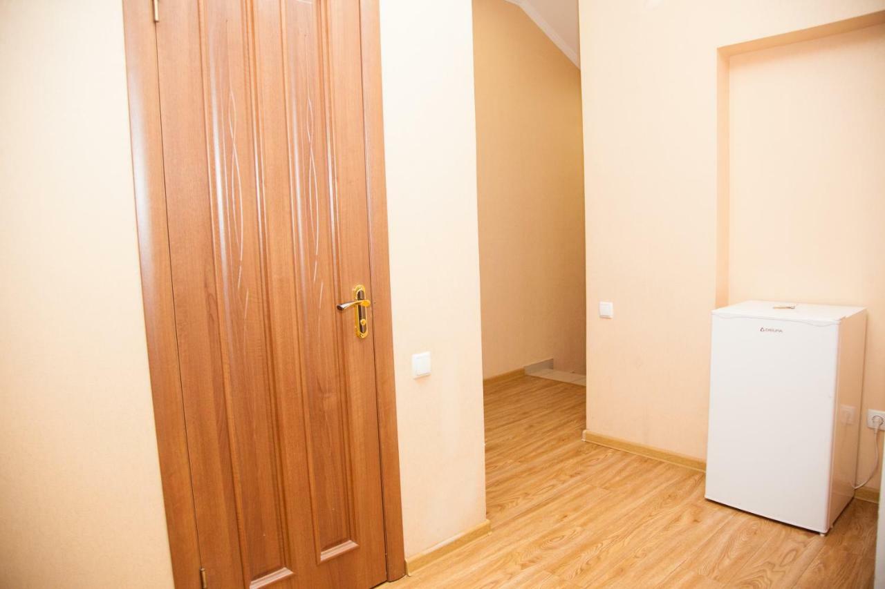 Semi-Luxury Apartment On Zhukovskogo Street 57 Zaporizhia Exterior photo