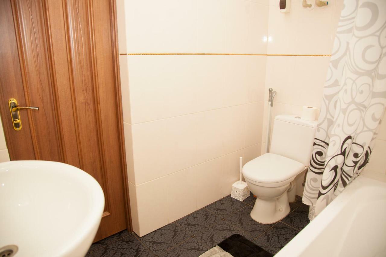 Semi-Luxury Apartment On Zhukovskogo Street 57 Zaporizhia Exterior photo