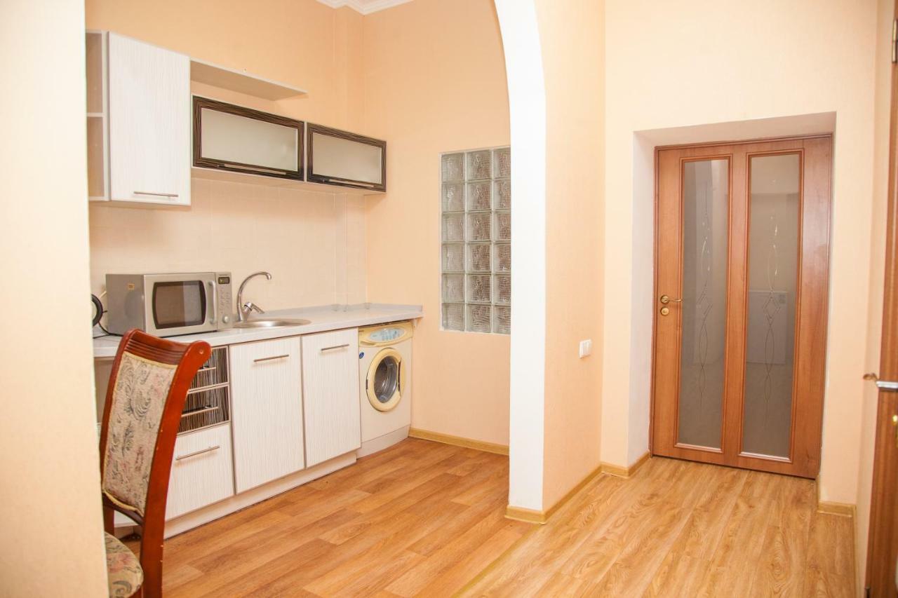 Semi-Luxury Apartment On Zhukovskogo Street 57 Zaporizhia Exterior photo